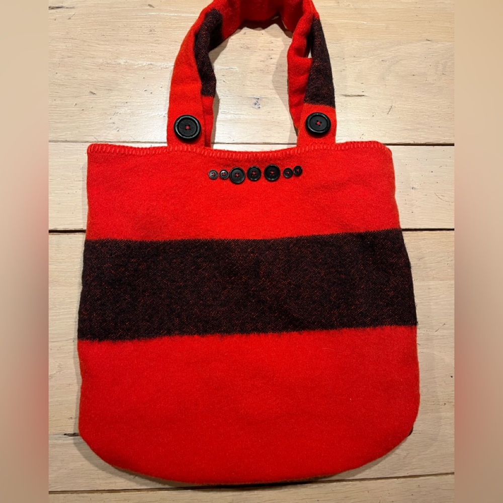Incredibly cute vintage bag by NoodleAlley. Reversible.